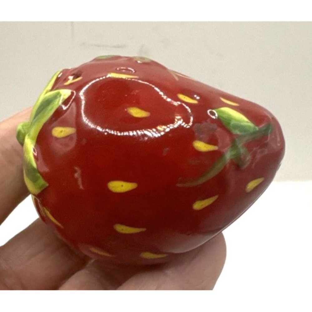 Strawberry shaped Ceramic salt & pepper Shaker with leaf shaped Tray Ladybug - Picture 4 of 13